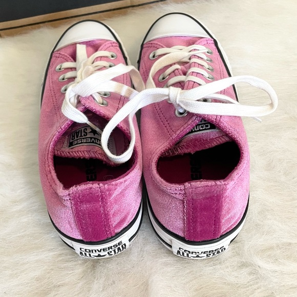 Pink Sapphire Velvet Low Rise All Star Chuck Taylor Converse (NWOT) - Picture 4 of 6